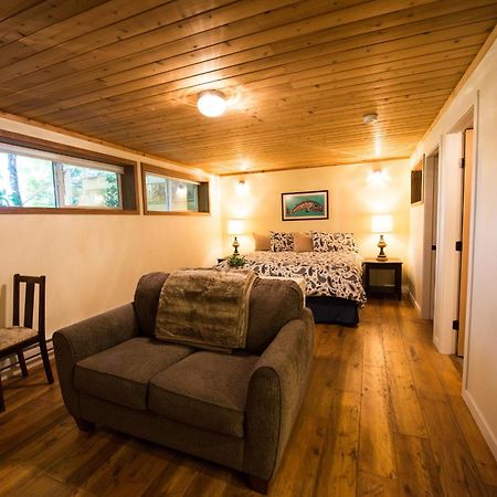 Skeena River House Bed & Breakfast Terrace Bagian luar foto