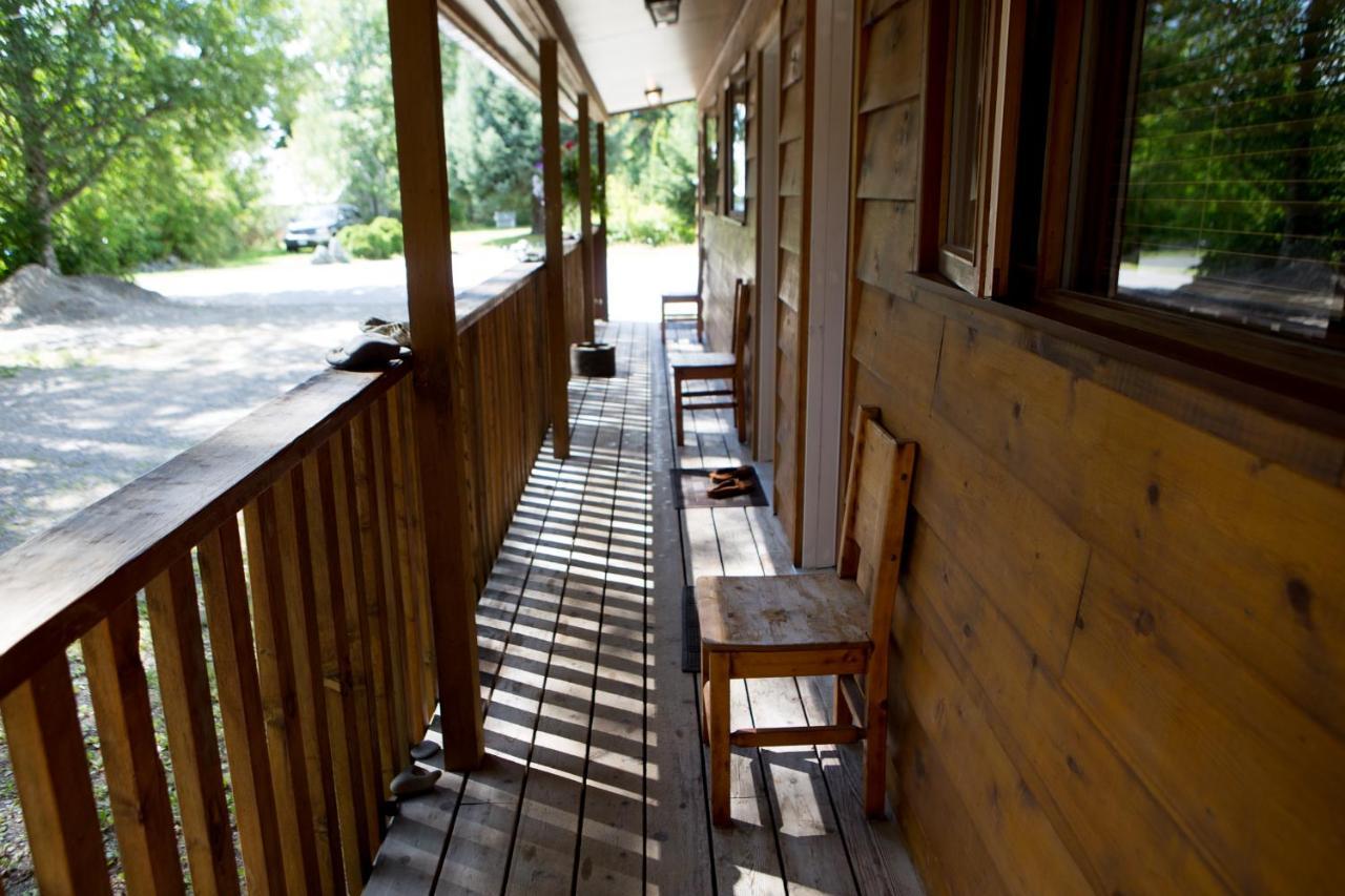 Skeena River House Bed & Breakfast Terrace Bagian luar foto