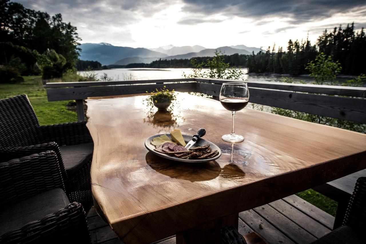 Skeena River House Bed & Breakfast Terrace Bagian luar foto