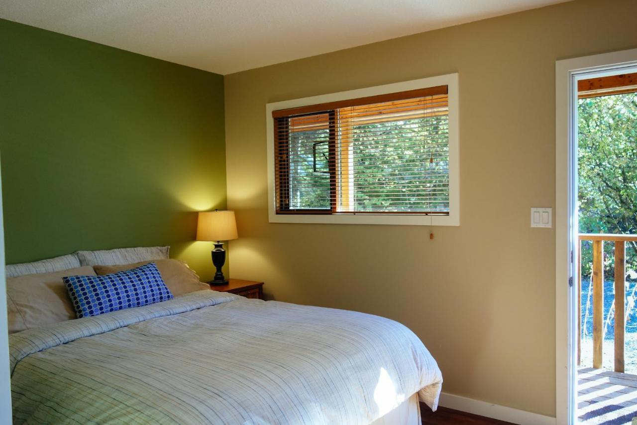 Skeena River House Bed & Breakfast Terrace Bagian luar foto